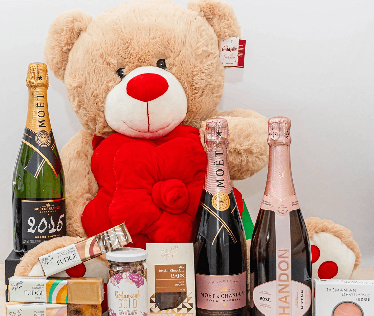 Celebration gift set with teddy and drinks